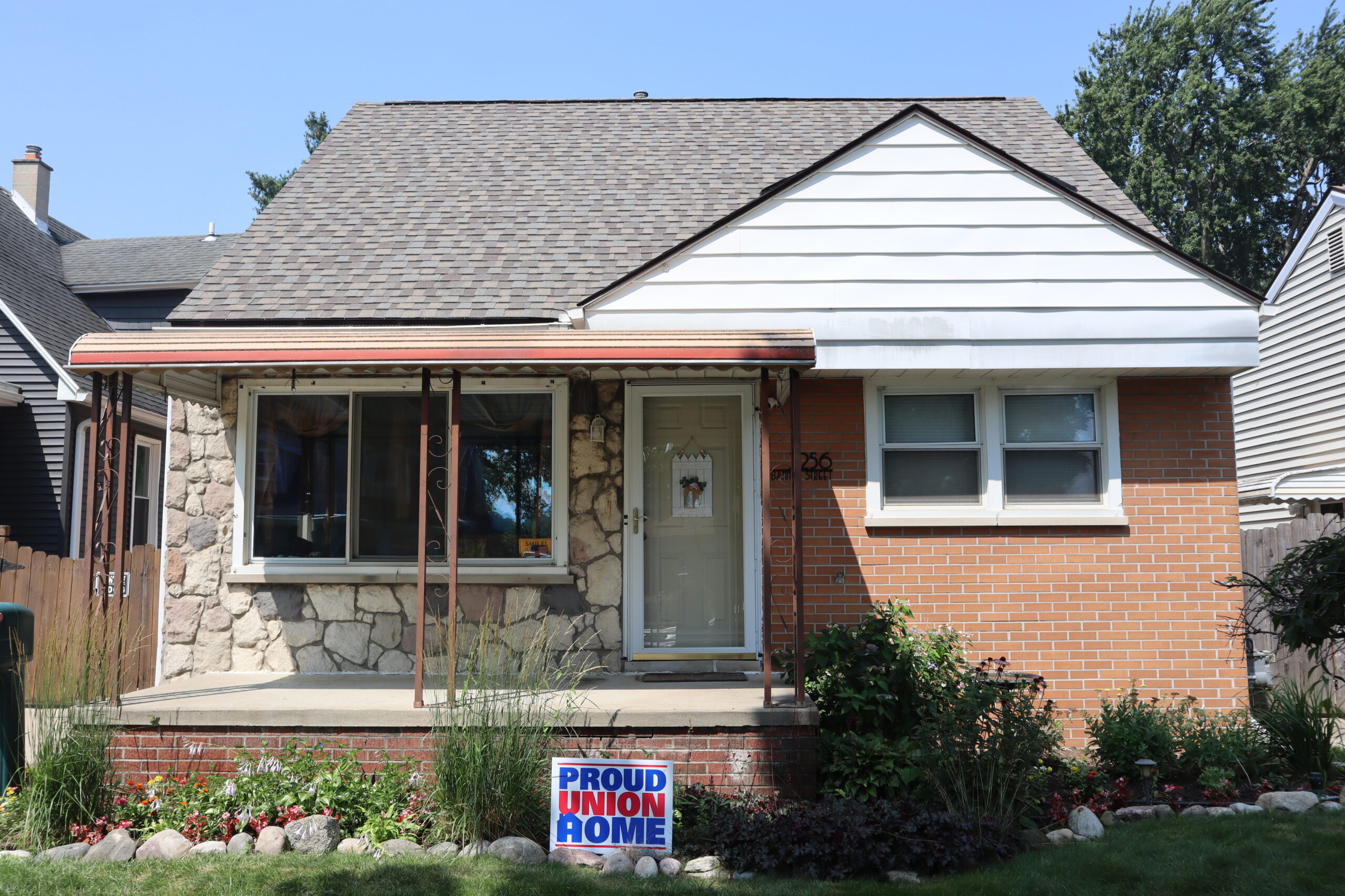 Dearborn Roof - Level Up Improvement - Landmark Pro - Spring Home Maintenance